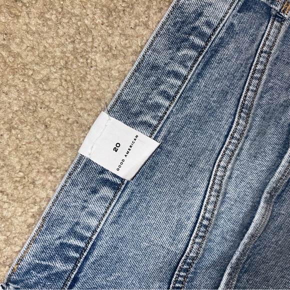 Good American Distressed Jean Shorts BNWT - Picture 6 of 6